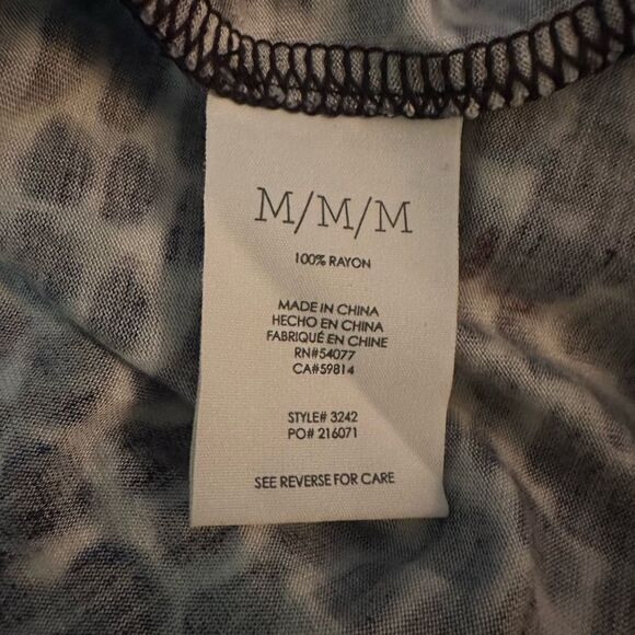 CAbi Sleeveless Top with Twist Keyhole Accent. - Picture 4 of 5